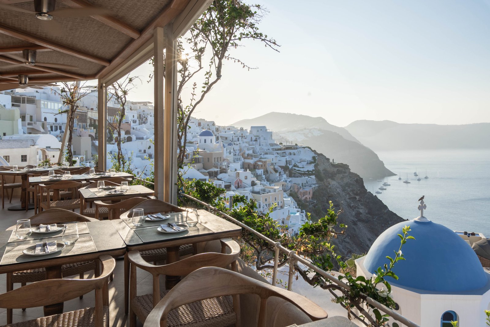 emfasis tables with caldera view